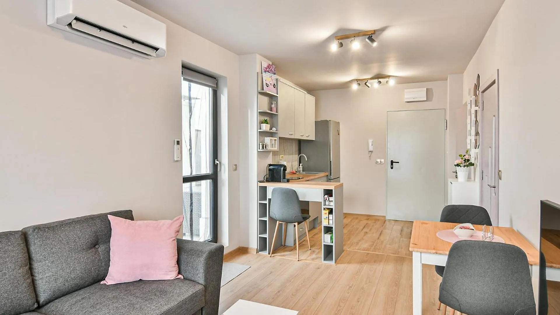 Cozy Flat Grand Mall Βάρνα 0*,