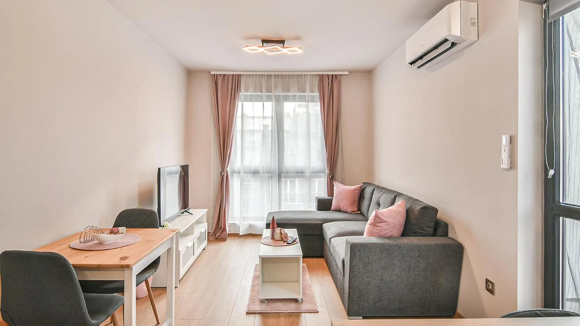Cozy Flat Grand Mall Βάρνα